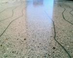Dekoratívna betónová podlaha v kúpeľni RD Baška