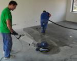 RD Poľov (v realizácii) čistenie  podlahy pred záverečnou úpravou